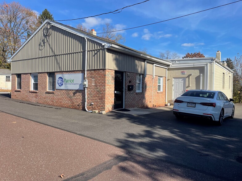 2404 Brown St, Pottstown, PA à louer - Photo principale – Image 1 sur 1
