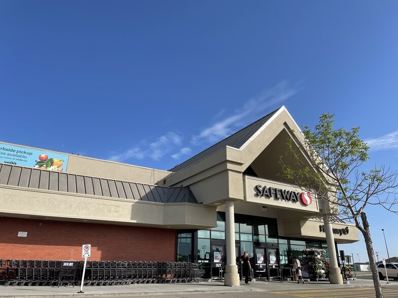 6112 50th St, Leduc, AB à louer - Photo de l’immeuble – Image 3 sur 13