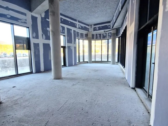 Plus de détails pour Local commercial à louer