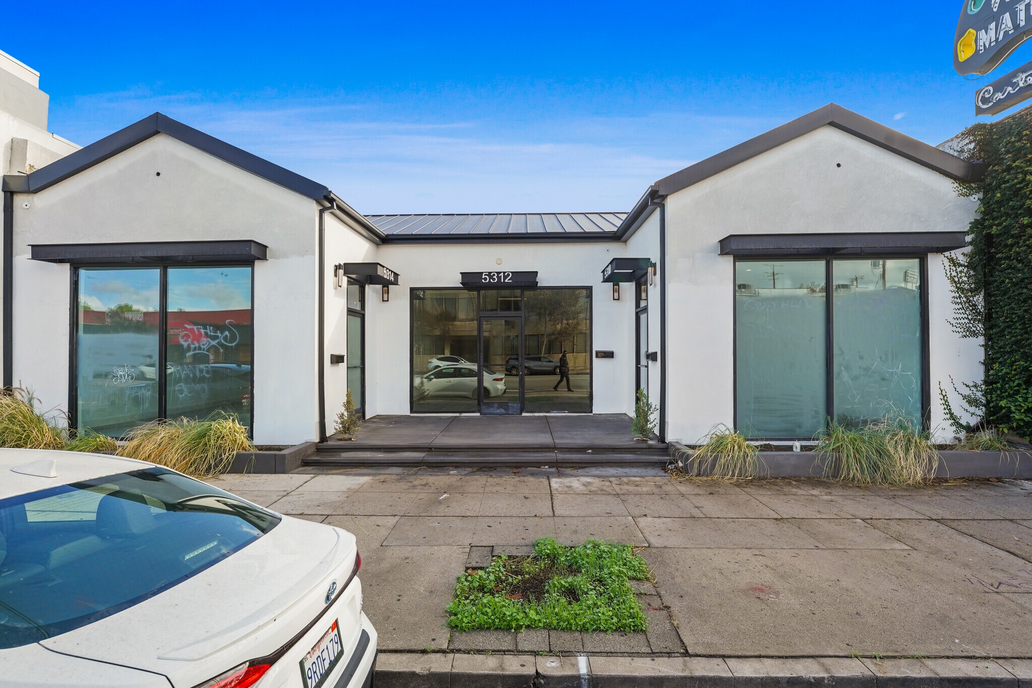 5310-5314 Laurel Canyon Blvd, Valley Village, CA à vendre Photo de l’immeuble– Image 1 sur 22