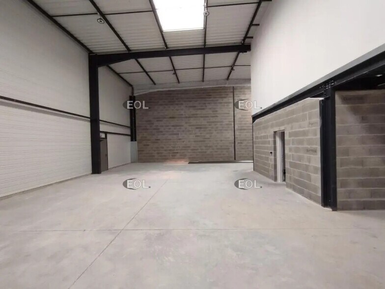 Local d’activités dans Chassieu à louer - Photo intérieure – Image 3 sur 12