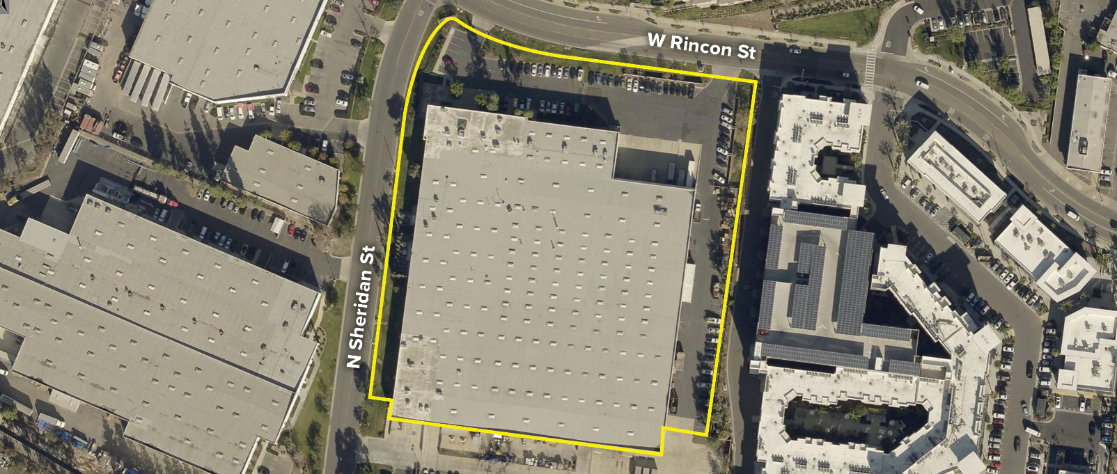 475 N Sheridan St, Corona, CA à louer Photo de l’immeuble– Image 1 sur 1