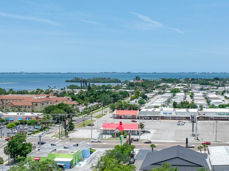 6844 14th St W, Bradenton, FL à louer - Photo de l’immeuble – Image 3 sur 6