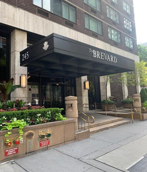 1029-1043 Second Ave, New York, NY à vendre - Photo de l’immeuble – Image 1 sur 2