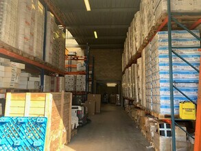 Industriel/Logistique dans Carrières-sur-Seine à louer Photo intérieure– Image 2 sur 4