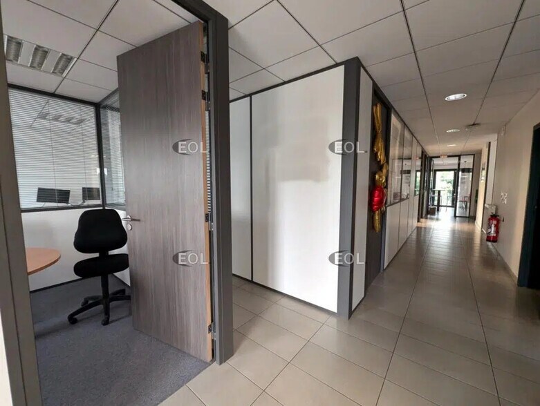 Local d’activités dans Lens à louer - Photo de l’immeuble – Image 3 sur 4