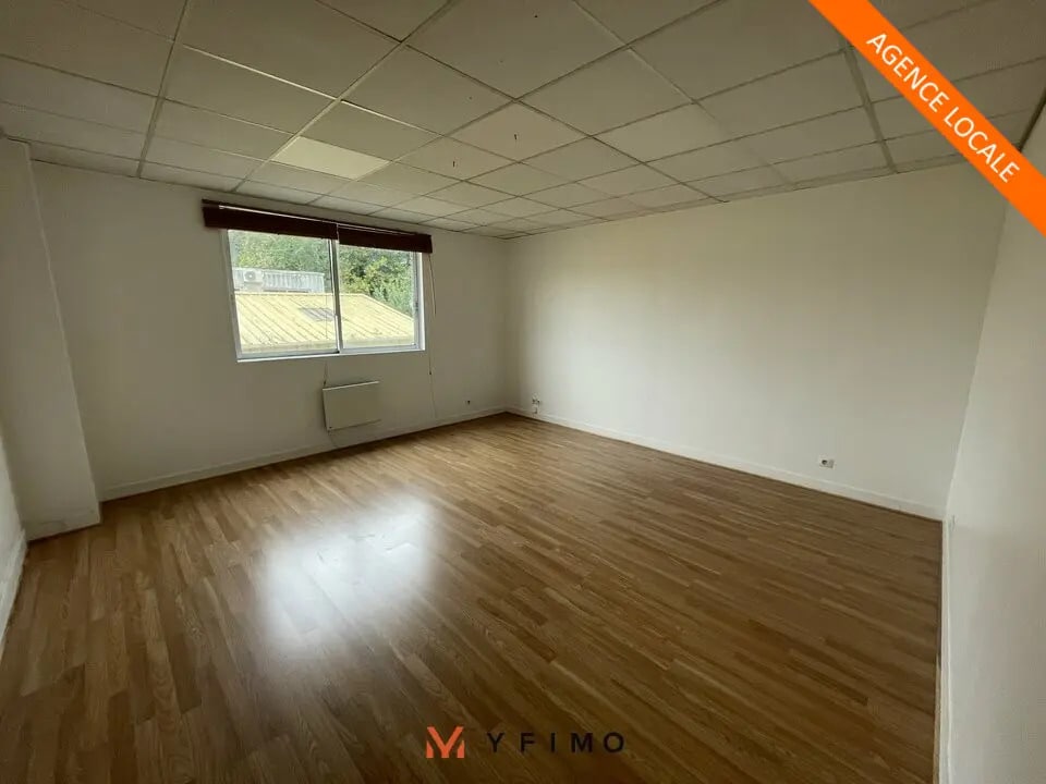 Local d’activités dans Ecquevilly à louer Photo de l’immeuble– Image 1 sur 3