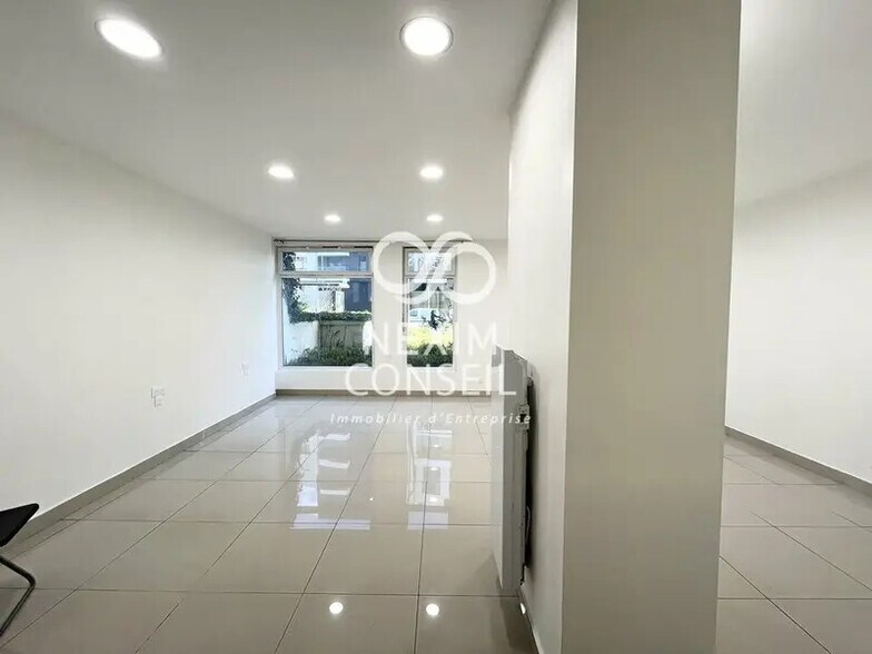 Local commercial dans Suresnes à vendre - Photo de l’immeuble – Image 3 sur 13