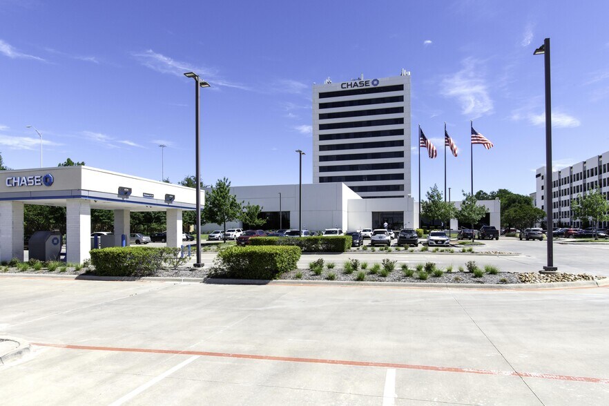 100 N Central Expy, Richardson, TX à louer - Photo de l’immeuble – Image 1 sur 31