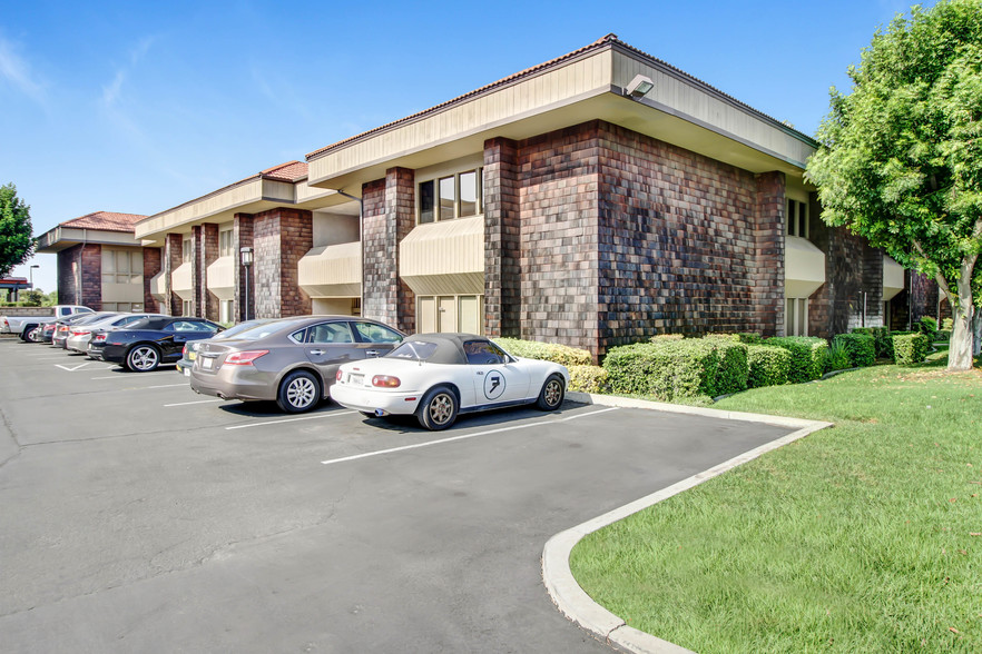 7177 Brockton Ave, Riverside, CA à louer - Photo de l’immeuble – Image 2 sur 5
