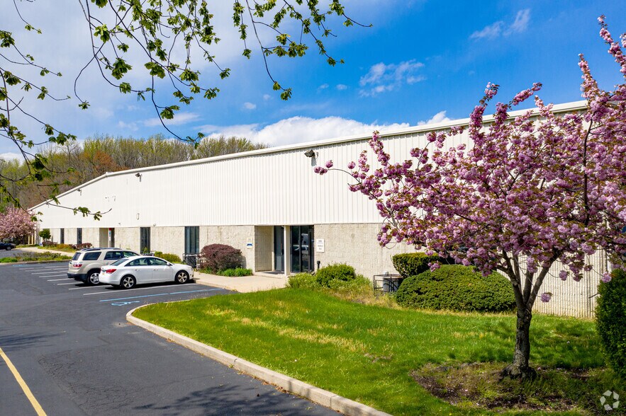 1960 Old Cuthbert Rd, Cherry Hill, NJ à louer - Photo principale – Image 1 sur 2