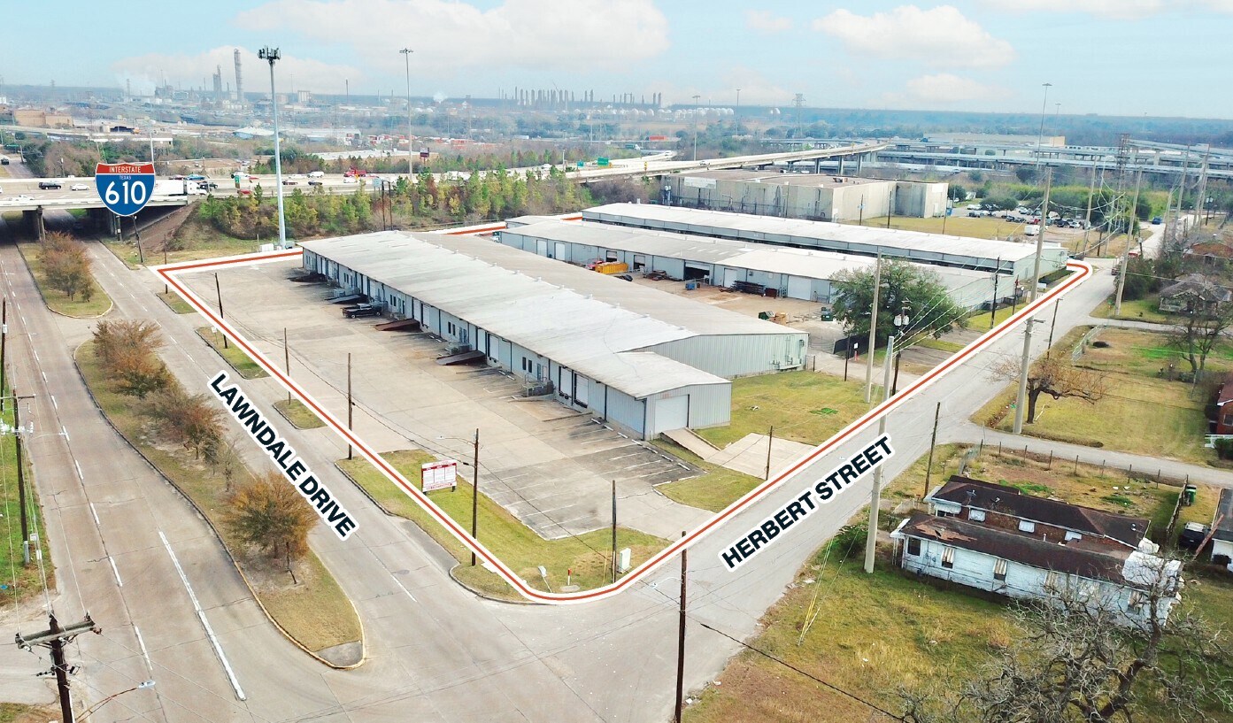 8910 Lawndale St, Houston, TX à louer Photo de l’immeuble– Image 1 sur 5