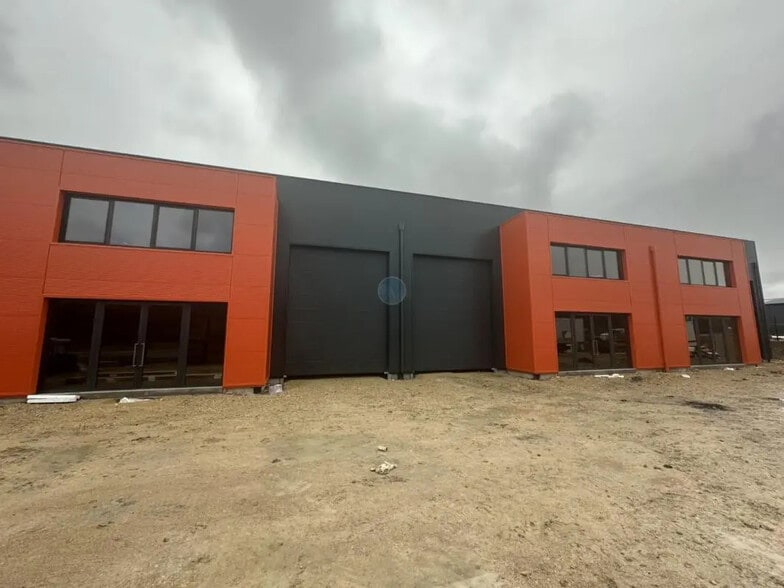 Local d’activités dans Saran à louer - Photo de l’immeuble – Image 1 sur 1