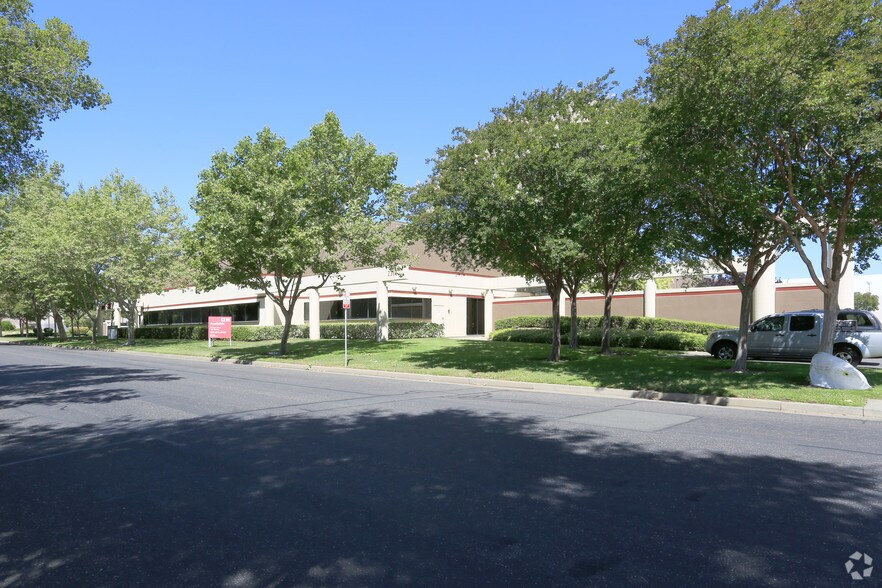 2350 S Watney Way, Fairfield, CA à louer - Photo principale – Image 1 sur 11