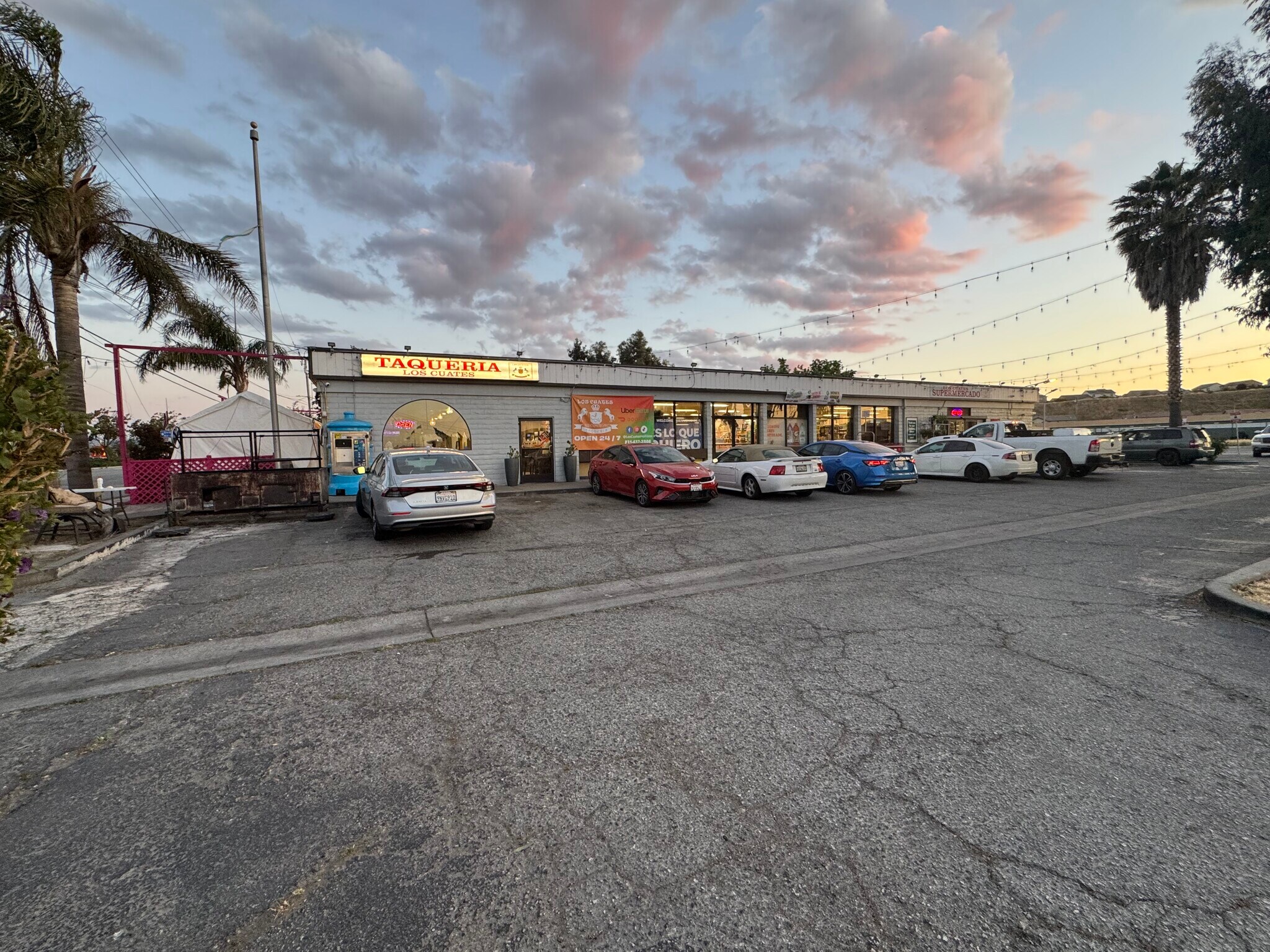 220 San Felipe Rd, Hollister, CA à vendre Photo de l’immeuble– Image 1 sur 7