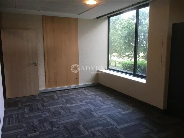 Bureau dans Lieusaint à louer - Photo de l’immeuble – Image 3 sur 6