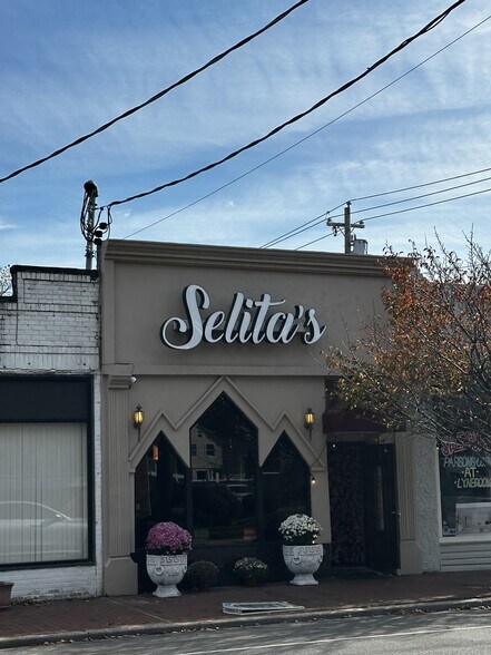 152 Union Ave, Lynbrook, NY à vendre - Photo de l’immeuble – Image 1 sur 3