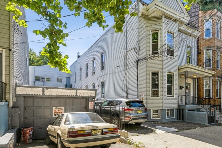 123-125 Booraem Ave, Jersey City, NJ à vendre - Photo de l’immeuble – Image 1 sur 59