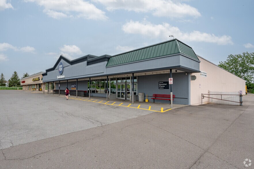 21 Rossler Ave, Buffalo, NY à louer - Photo principale – Image 1 sur 7
