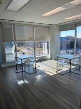 2100 Derry Rd W, Mississauga, ON à louer Photo de l’immeuble– Image 1 sur 6