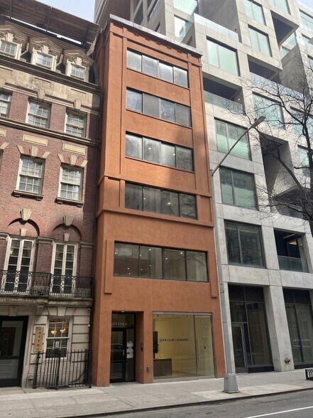 127 E 56th St, New York, NY à louer - Photo de l’immeuble – Image 2 sur 9