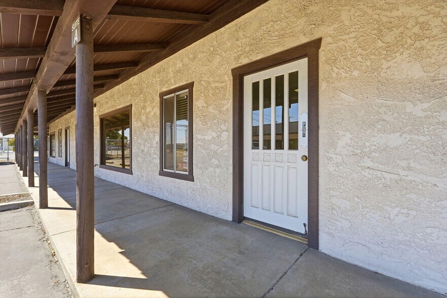 724 N Ben Maddox Way, Visalia, CA à louer - Photo de l’immeuble – Image 3 sur 7