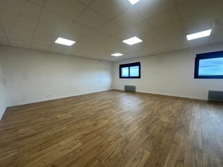 Plus de détails pour Local d'activités à louer