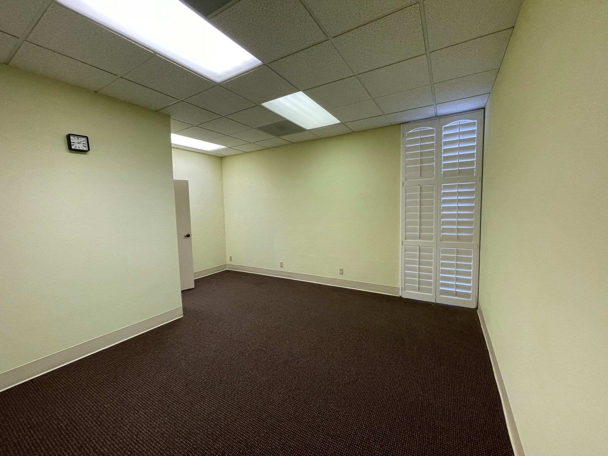1245 W 6th St, Corona, CA à louer Photo intérieure– Image 1 sur 1