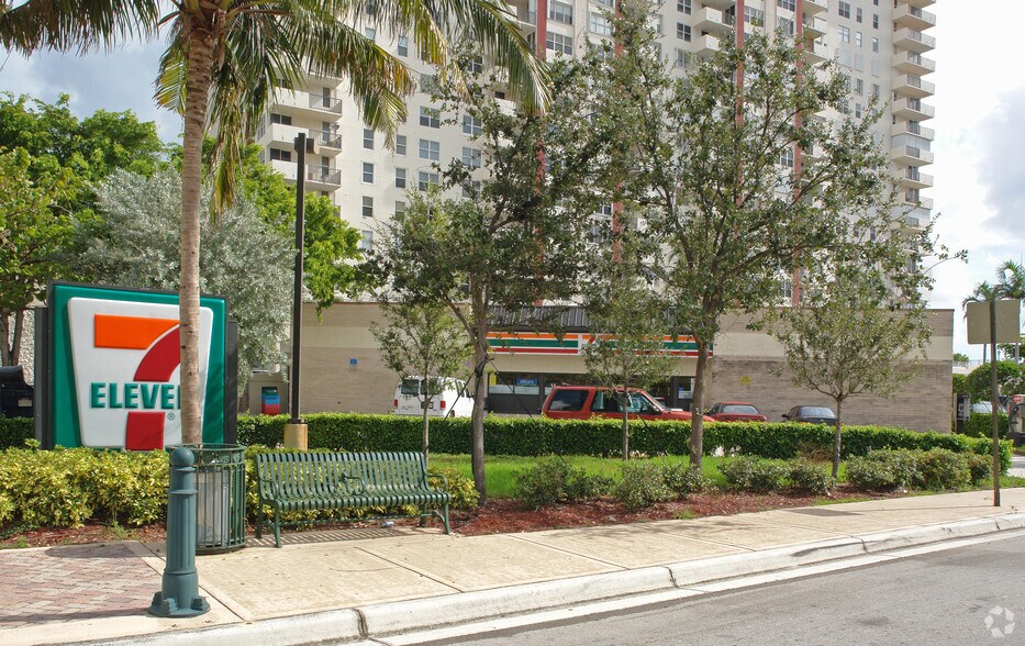 3301 NE 30th St, Fort Lauderdale, FL à louer - Photo de l’immeuble – Image 2 sur 5