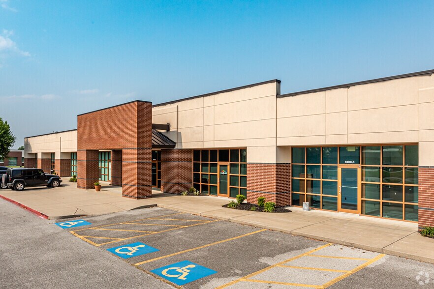3000 SW Regency Park, Bentonville, AR à louer - Photo de l’immeuble – Image 2 sur 4