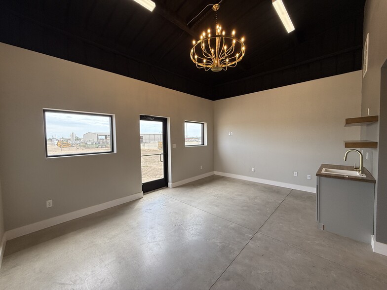 405 E Interstate 20, Big Spring, TX à louer - Photo de l’immeuble – Image 3 sur 23