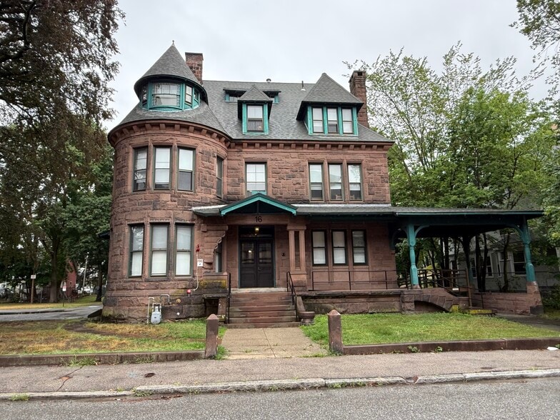 16 Claremont St, Worcester, MA à vendre - Photo principale – Image 1 sur 9