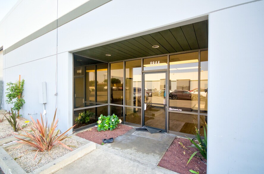 6840-6846 Suva St, Bell Gardens, CA à louer - Photo de l’immeuble – Image 1 sur 13