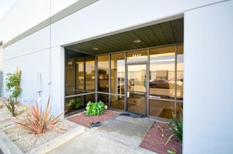 6840-6846 Suva St, Bell Gardens, CA à louer Photo de l’immeuble– Image 1 sur 25