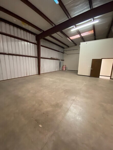 24501 Hufsmith Kohrville Rd, Tomball, TX à louer - Photo de l’immeuble – Image 3 sur 13