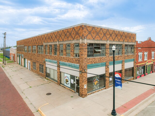200 W Grand Ave, Ponca City, OK à vendre - Photo de l’immeuble – Image 2 sur 27