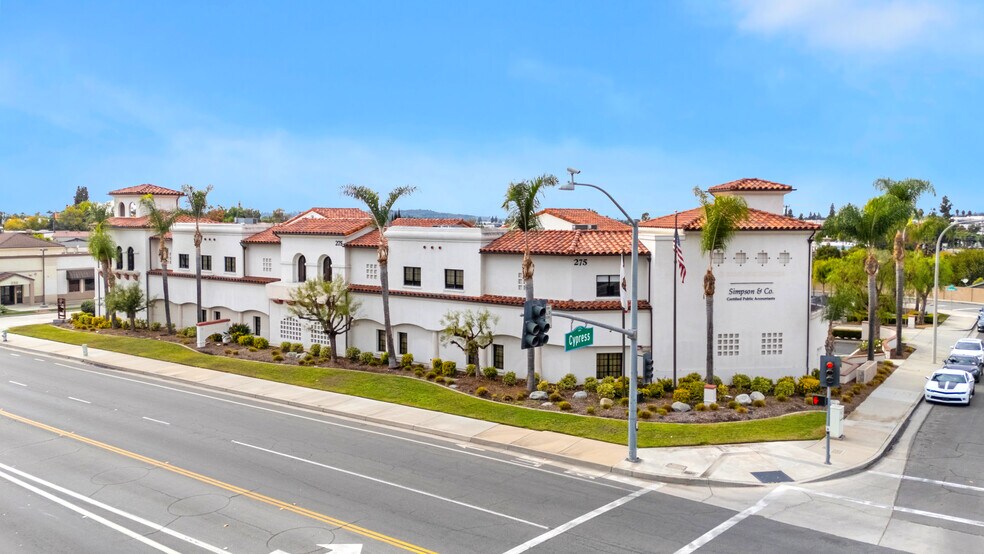 275 N Brea Blvd, Brea, CA à louer - Photo de l’immeuble – Image 2 sur 10