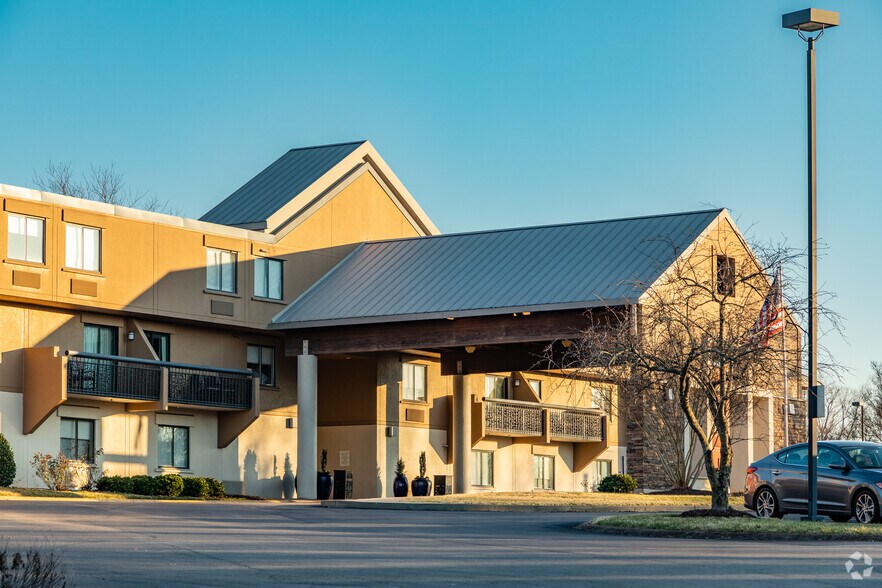 1111 Airport Center Dr, Nashville, TN à vendre - Photo de l’immeuble – Image 3 sur 5