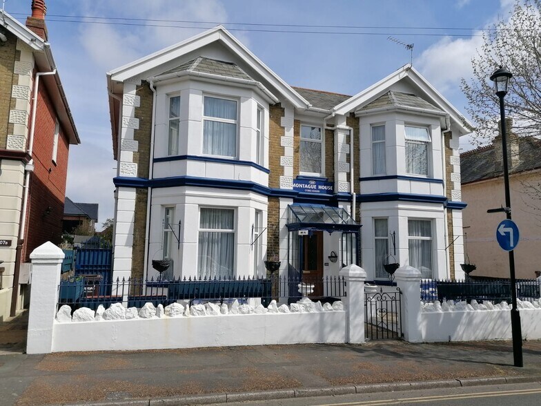 109 Station Av, Sandown à vendre - Photo de l’immeuble – Image 1 sur 5