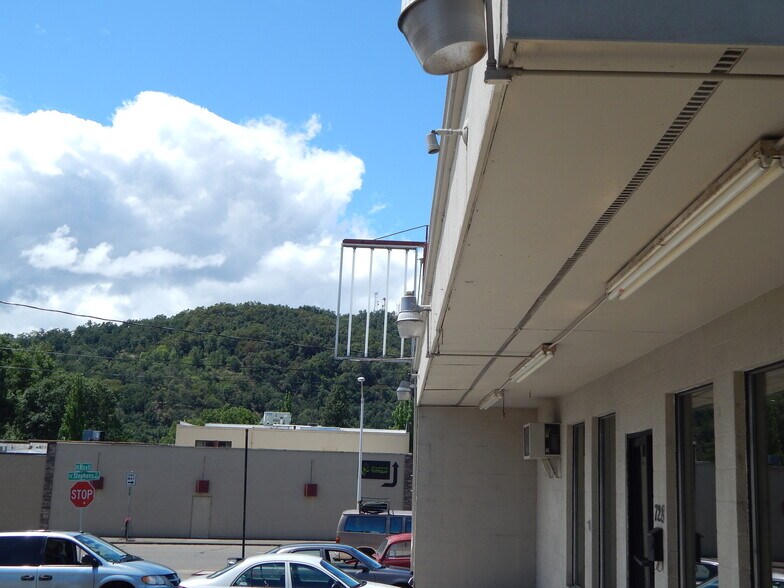 728 SE Rice Ave, Roseburg, OR à vendre - Photo de l’immeuble – Image 3 sur 16