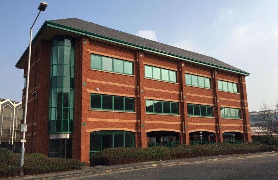 5 Mondial Way, Hayes à louer - Photo de l’immeuble – Image 1 sur 7