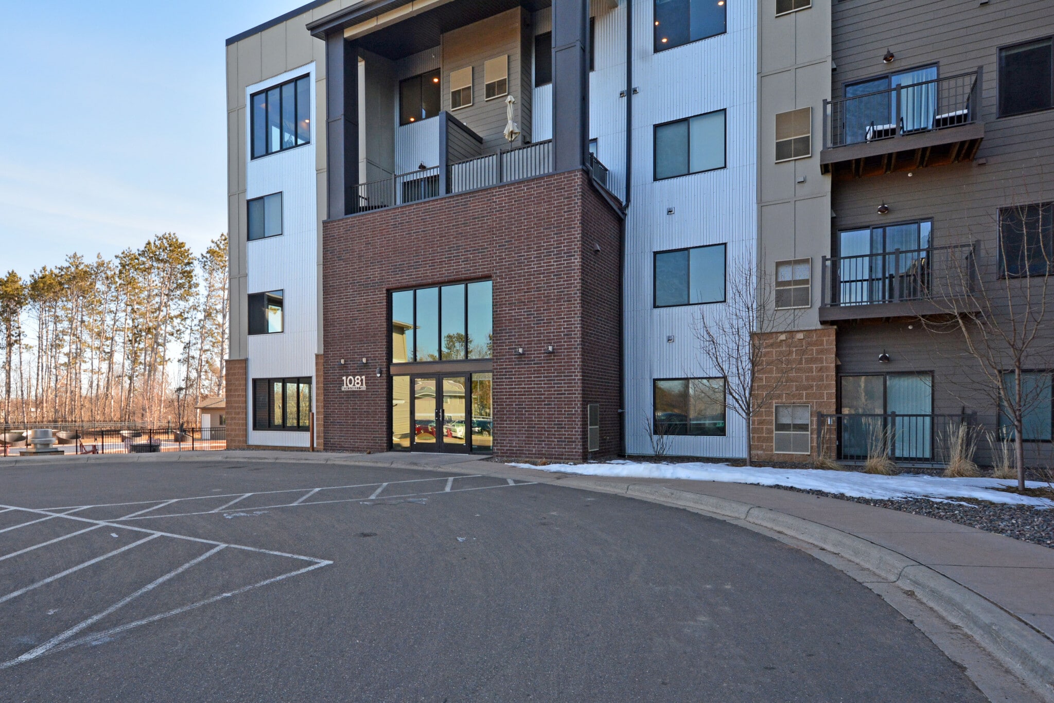 1081 SW Fourth St, Forest Lake, MN à louer Photo intérieure– Image 1 sur 36