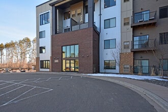 1081 SW Fourth St, Forest Lake, MN à louer Photo intérieure– Image 1 sur 36