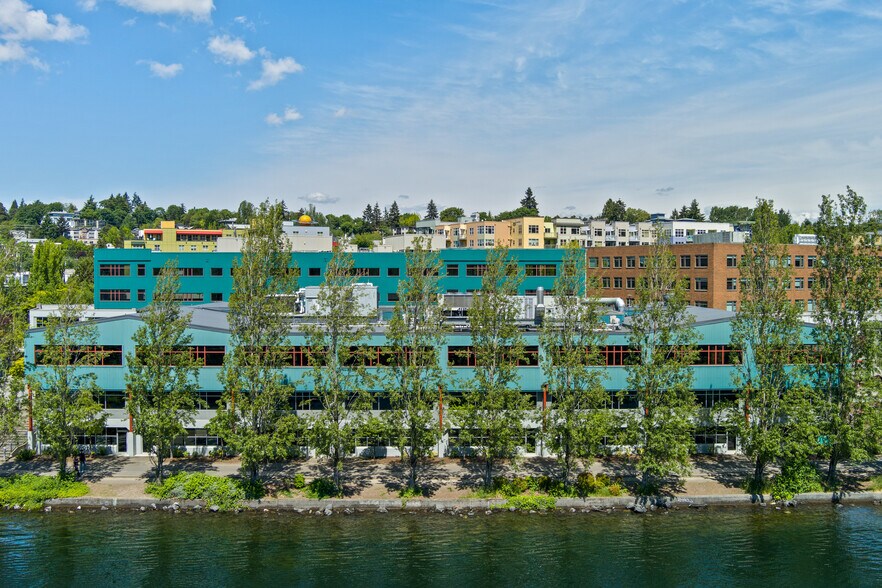 551 N 34th St, Seattle, WA à louer - Photo de l’immeuble – Image 3 sur 5