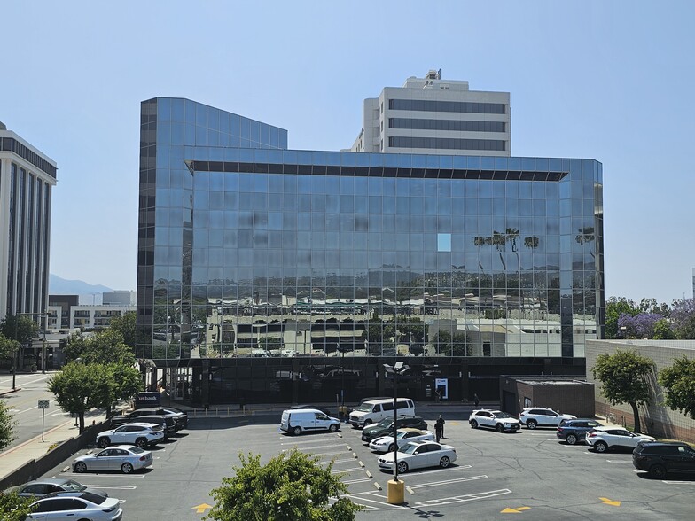 600 N Brand Blvd, Glendale, CA à louer - Photo de l’immeuble – Image 3 sur 28