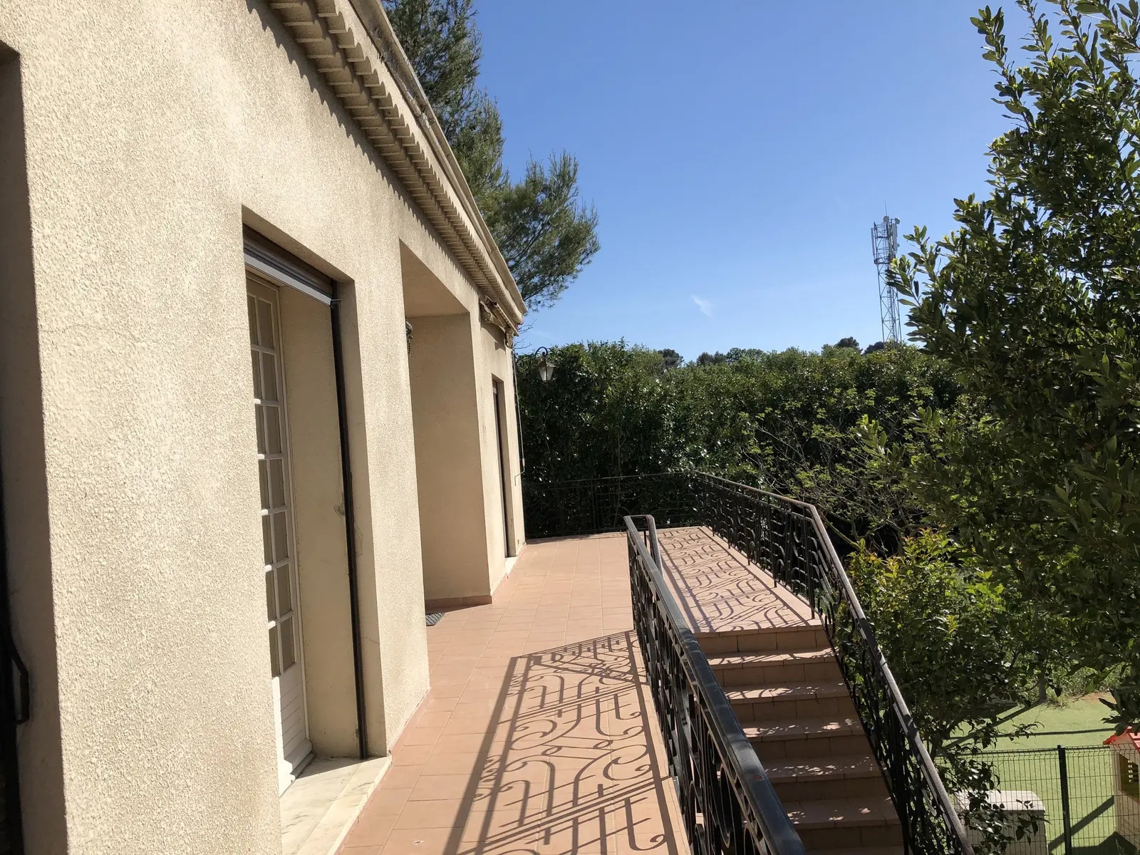 110 Chemin Du Camp De Sarlier, Aubagne à louer Photo de l’immeuble– Image 1 sur 6