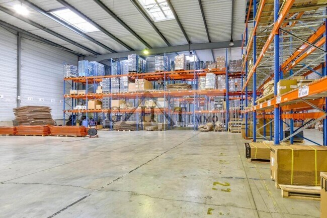 Plus de détails pour Industriel/Logistique à louer