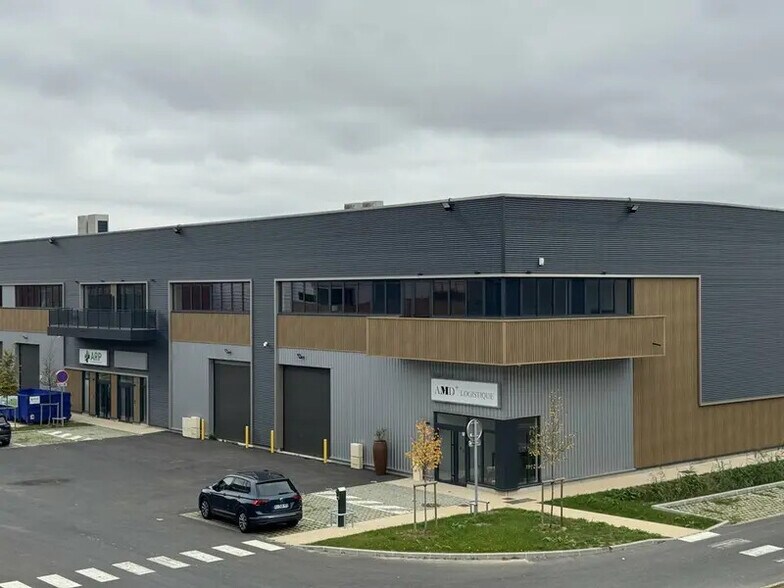 Local d’activités dans Chalifert à louer - Photo de l’immeuble – Image 2 sur 4