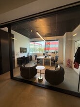 8687 Melrose Ave, West Hollywood, CA à louer Photo intérieure– Image 2 sur 8