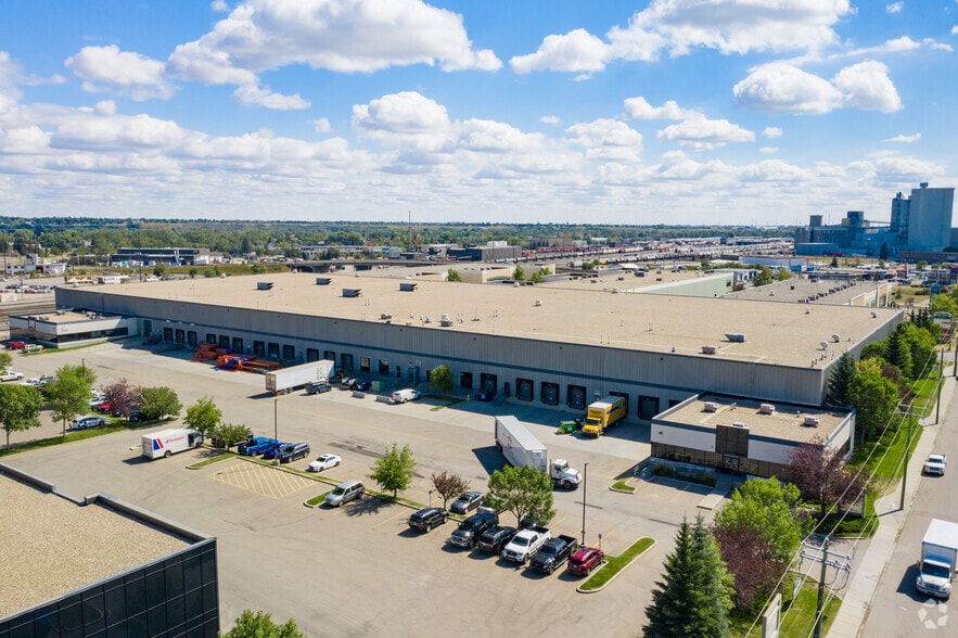 2306-2360 Portland St SE, Calgary, AB à louer - Aérien – Image 2 sur 6
